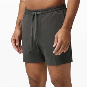 Lulu Bowline short 5 inch size Medium